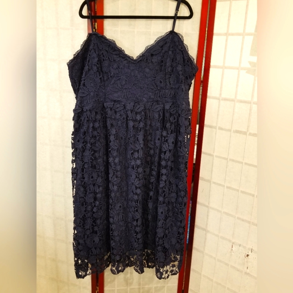 Pretty Lace Cocktail Dress. Dark blue. Lined. Adjustable Straps. Size 24
